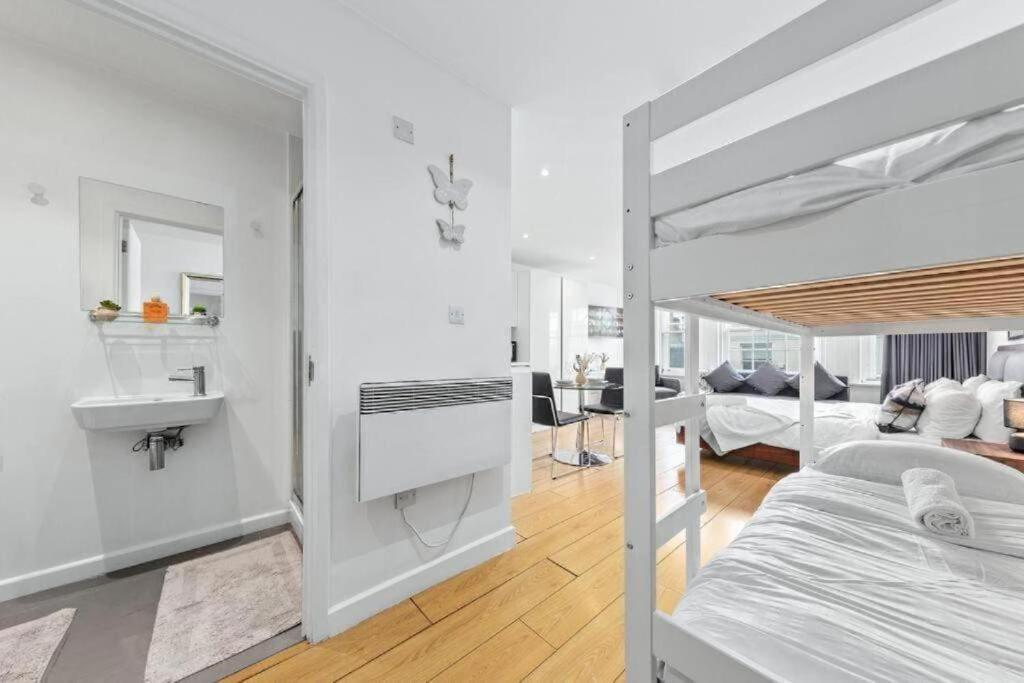 1 Bedroom Flat Piccadilly Sleep 7 In London Vr10 Ngoại thất bức ảnh