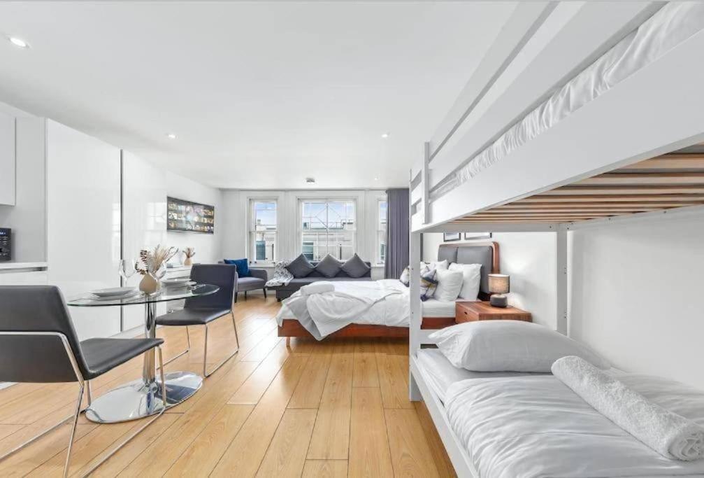 1 Bedroom Flat Piccadilly Sleep 7 In London Vr10 Ngoại thất bức ảnh